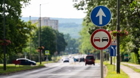 Közlekedő táblák