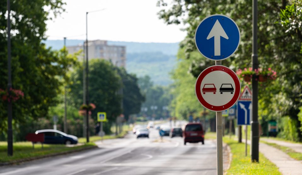 Közlekedő táblák | Meglepetés Közlekedő táblák