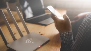wifi router otthon a dolgozószobában