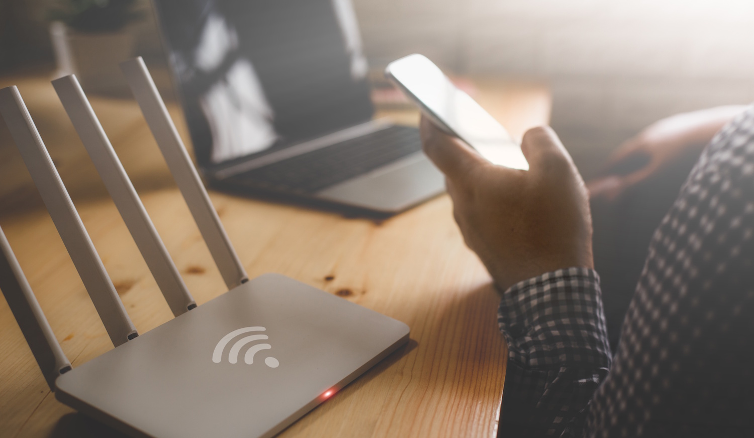 wifi router otthon a dolgozószobában