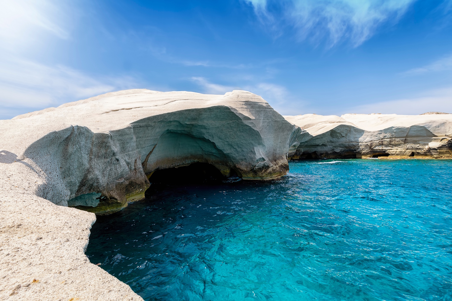 sarakiniko strand milos sziget görögörszág