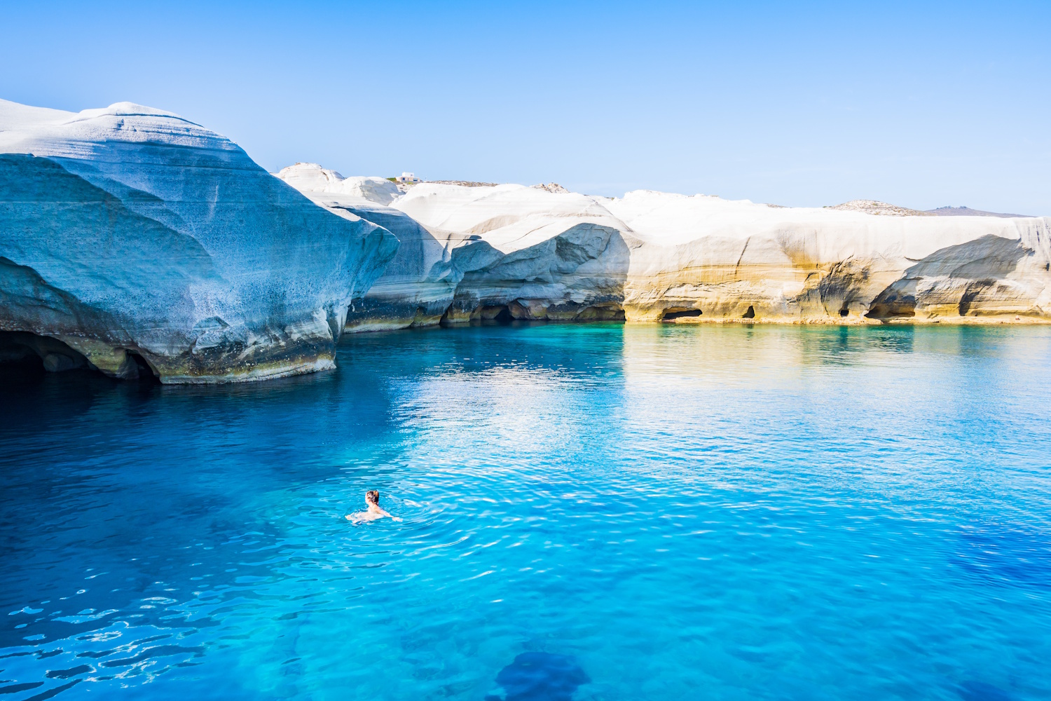 sarakiniko strand milos sziget görögörszág