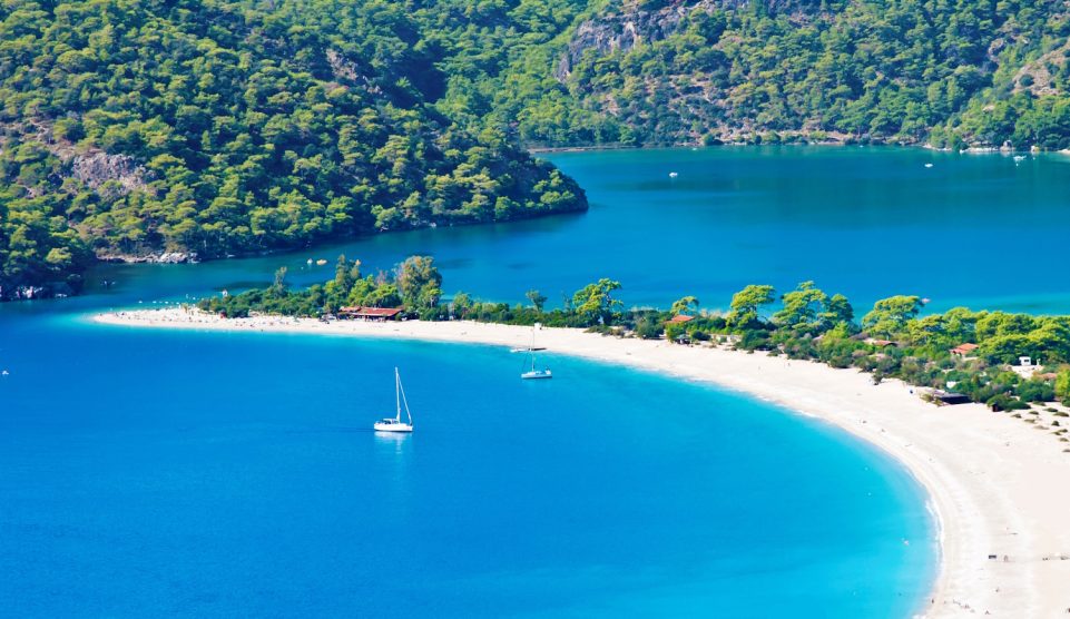 Ölüdeniz strandja tavasszal törökország