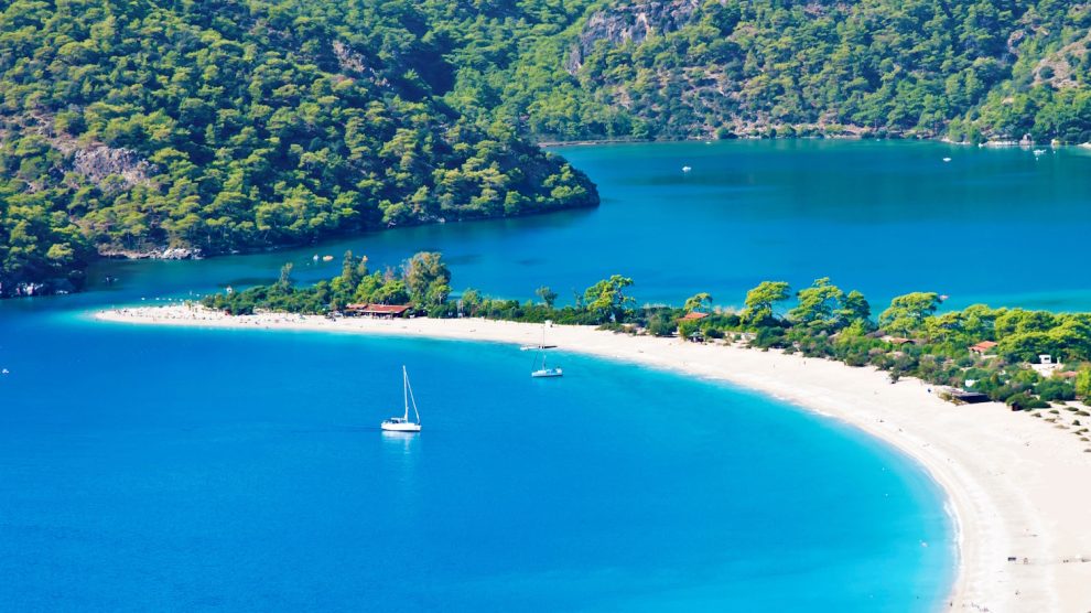 Ölüdeniz strandja tavasszal törökország