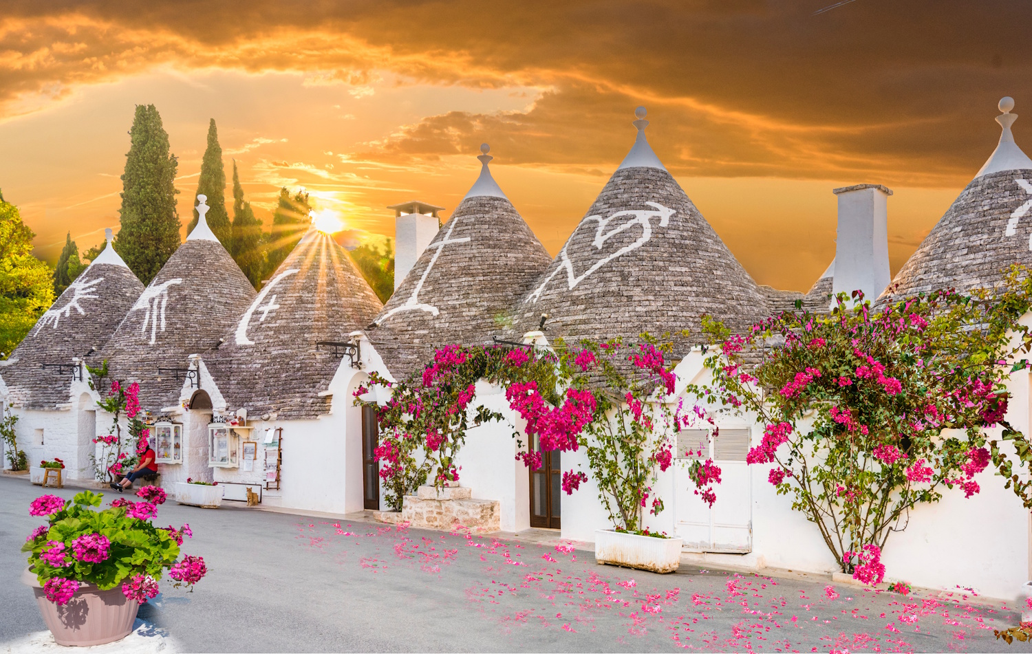Trulli houses in Alberobello city at sunset time Apulia Italy | Meglepetés trulli olaszország puglia Alberobello