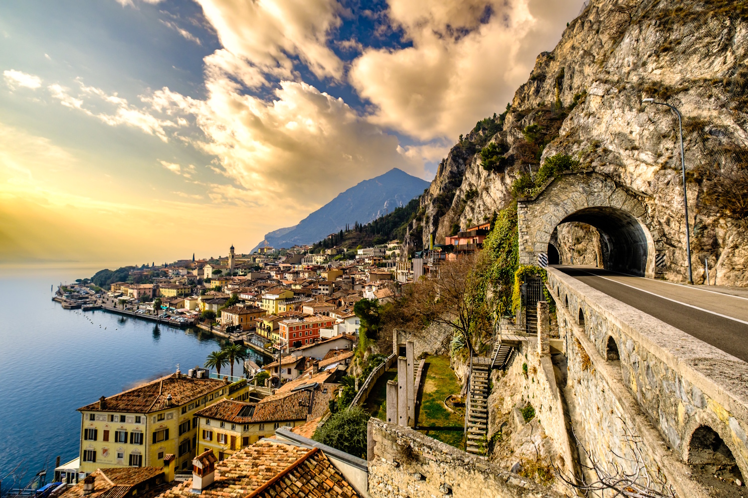 old town and port of Limone sul Garda at the Lago di Garda | Meglepetés Limone sul Garda