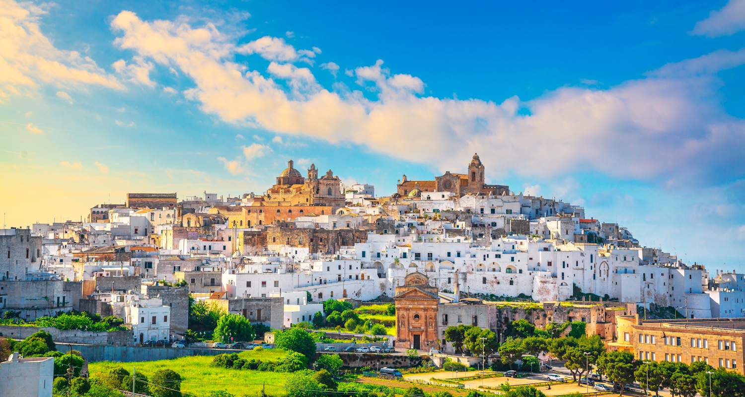 Ostuni („Fehér város”) – hófehér házak, mediterrán hangulat