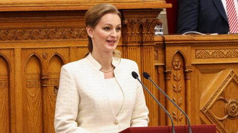 Forsthoffer Ágnes az országgyűlés alakuló ülésén