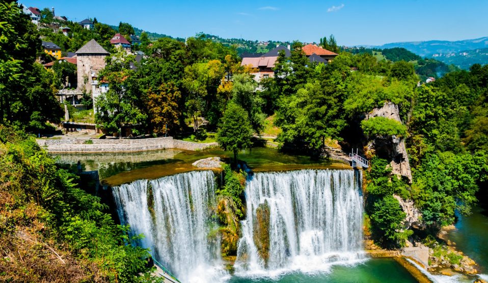 Beautiful watrefall in the city of Jajce in Bosnia and Herzegovina | Meglepetés