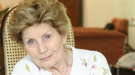Máthé Erzsi