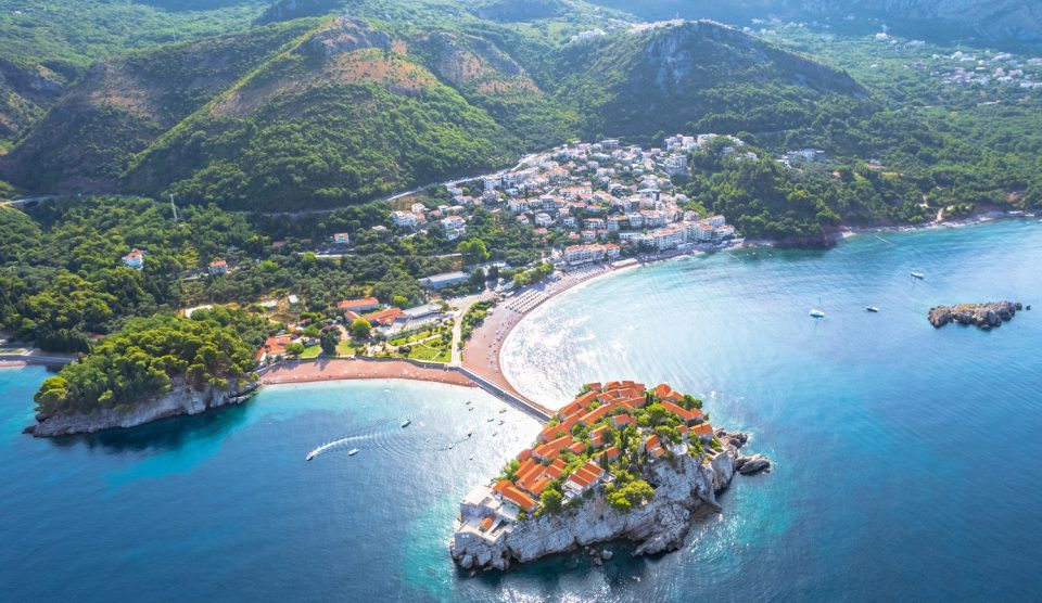 montenegro-nyito | Meglepetés