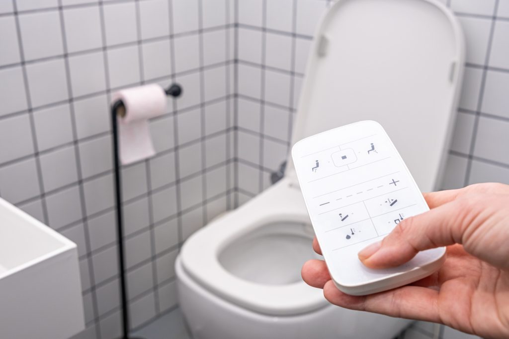 okos wc távirányítóval