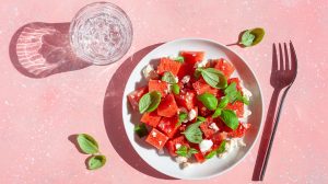 Görögdinnyés és feta sajtos saláta