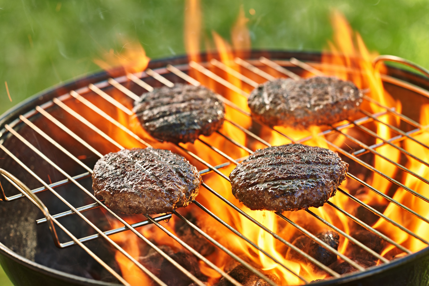 Hamburgerhúst grilleznek | Meglepetés Hamburgerhúst grilleznek