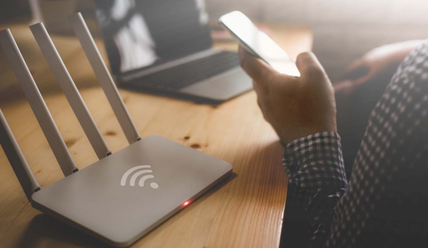 router és mobiltelefon