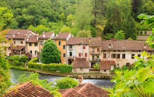 Polcenigo Északkelet-Olaszországban, a Friuli–Venezia Giulia régió nyugati részén, Pordenone tartományban