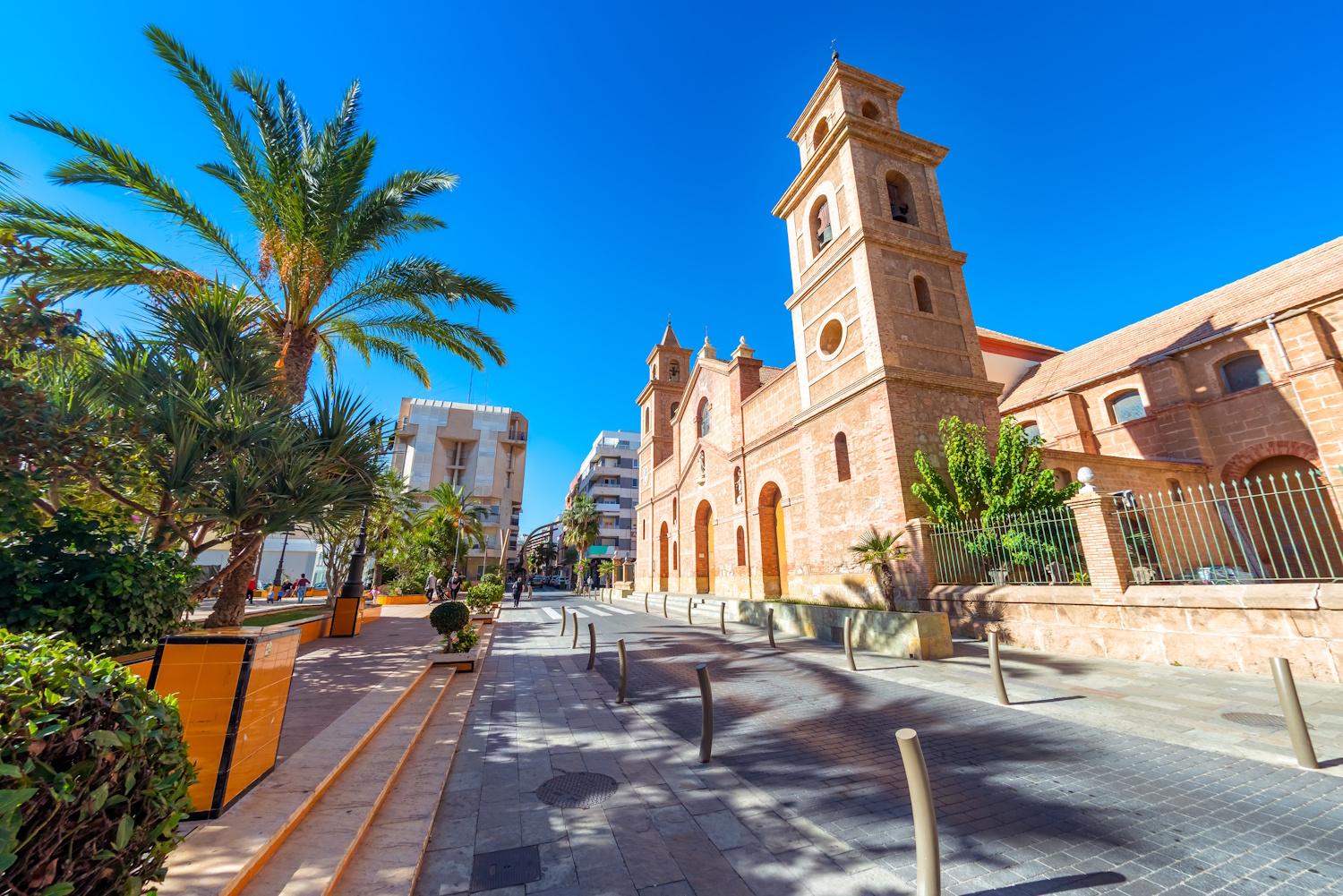 Church of Arciprestal de la Inmaculada Concepcion Torrevieja Spain | Meglepetés Torrevieja alicante spanyolország rózsaszín sóstó
