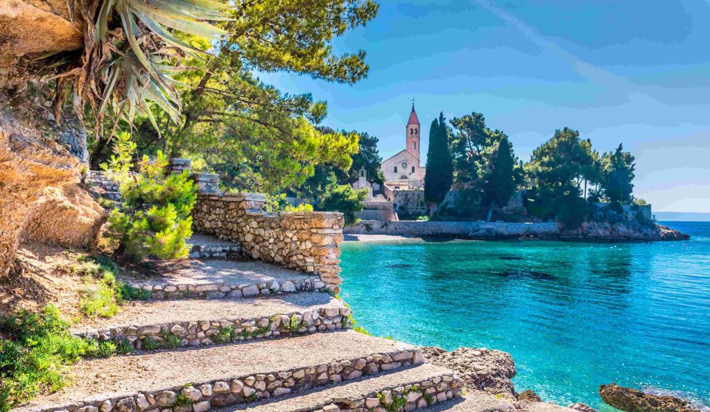 Brač sziget nyaralás | Meglepetés Domonkos-rendi kolostor Bolban, Brač szigetén