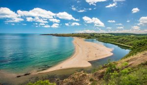Strand a Veleka folyó torkolatánál