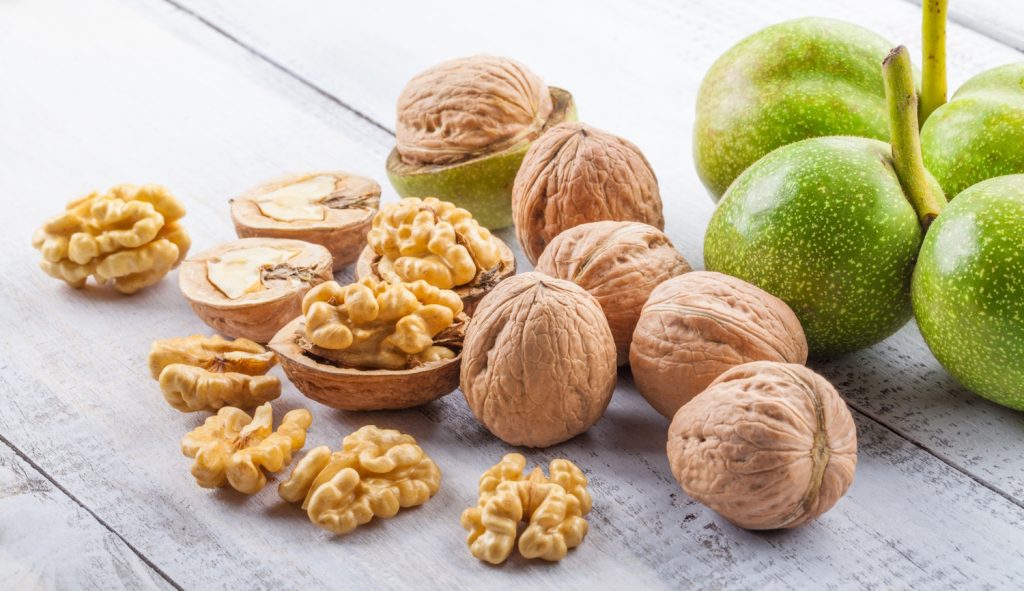 Walnuts on white wooden table | Meglepetés dió