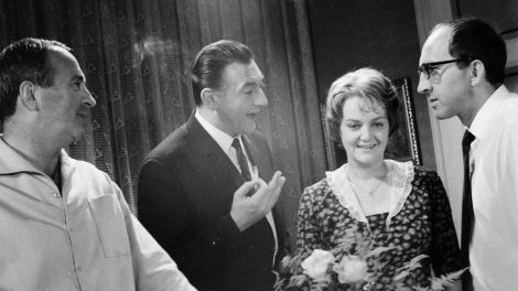 1967. Sinkovits Imre, Tolnay Klári és Palásthy György rendező Az özvegy és a százados című film forgatásakor