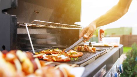 Húsok a grillen