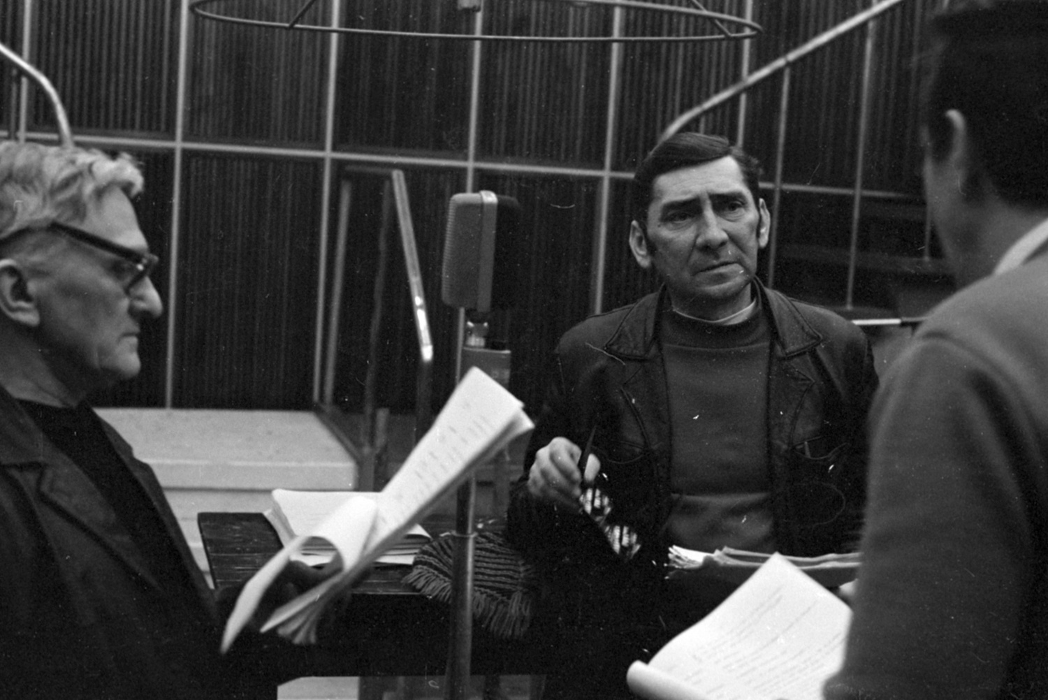 molnar-tibor4 | Meglepetés 1971.: a Magyar Rádió 20-as stúdiója, Gorkij Az öreg című művéből készült rádiójáték felvétele. Rajz János és Molnár Tibor