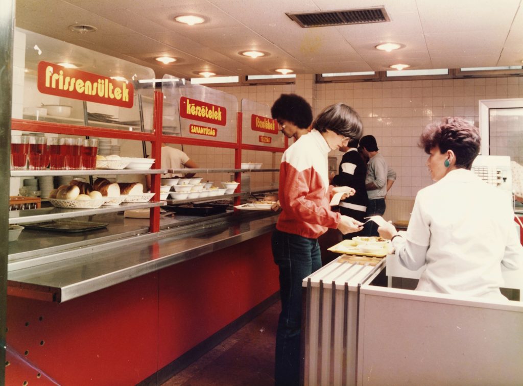 uzemi-konyha | Meglepetés Tömő utca 35., SOTE (később Semmelweis Egyetem), Balassa János kollégium, ebédlő 1984
