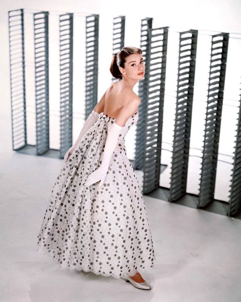 audreyhepburn | Meglepetés audrey hepburn fehér fekete mintás ruhában