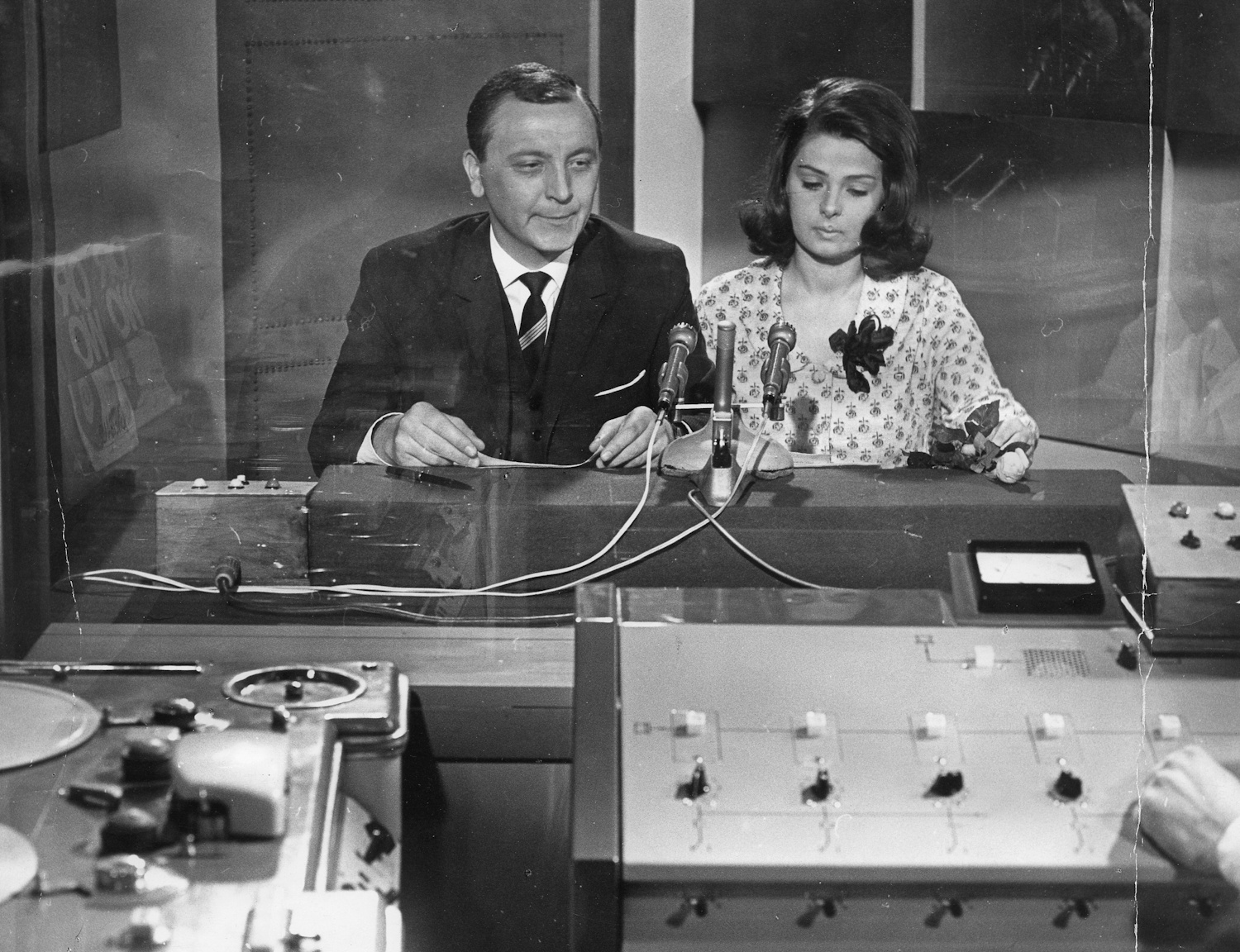 Magyar Rádió stúdiója, Dömök Gábor és Kertész Zsuzsa bemondók | Meglepetés Magyar Rádió stúdiója, Dömök Gábor és Kertész Zsuzsa bemondók