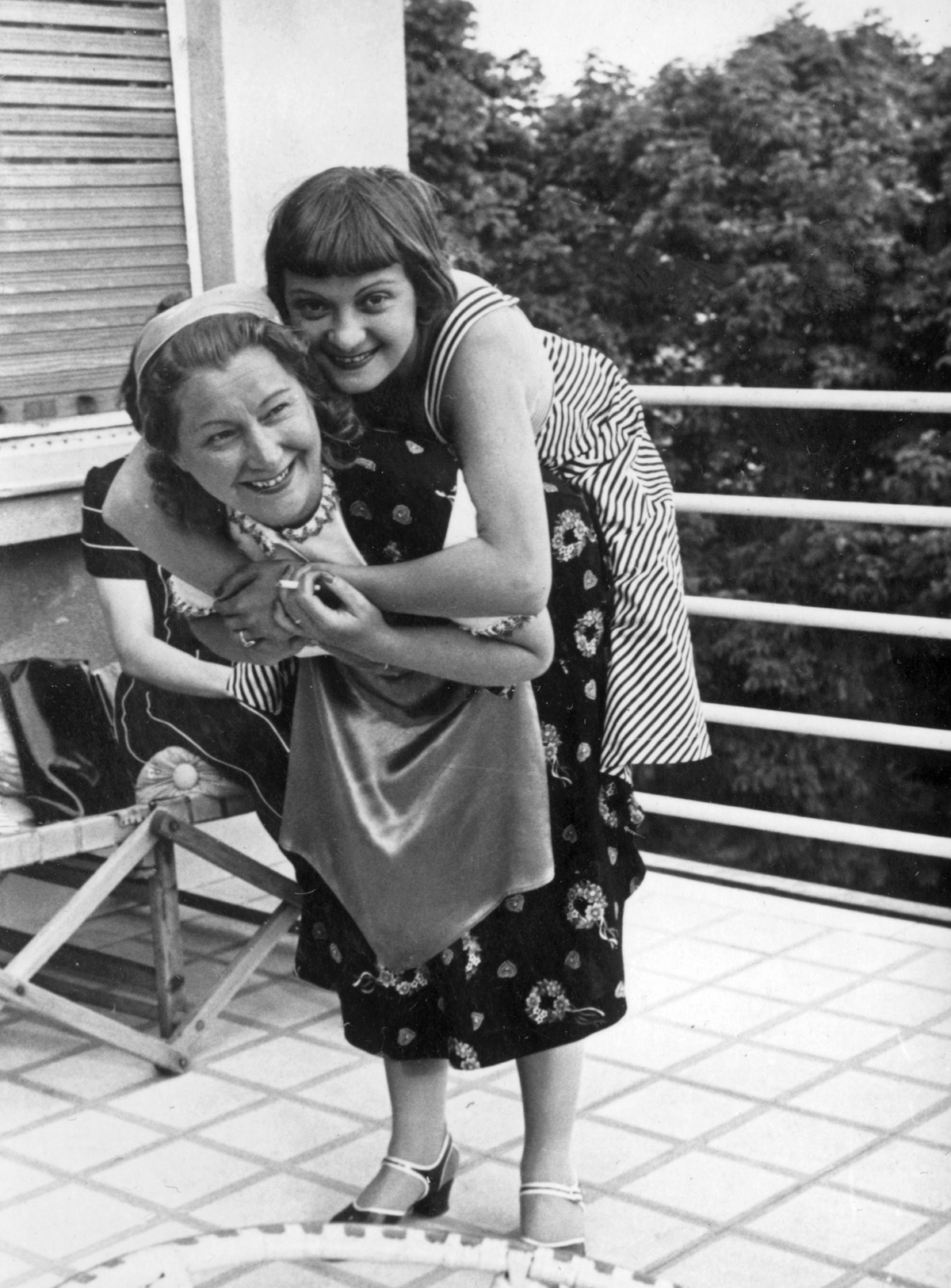 1939. Istenhegyi út 13., színházi garden-party Honthy Hanna primadonna bérelt villájában. Kováts Terus és Kiss Manyi