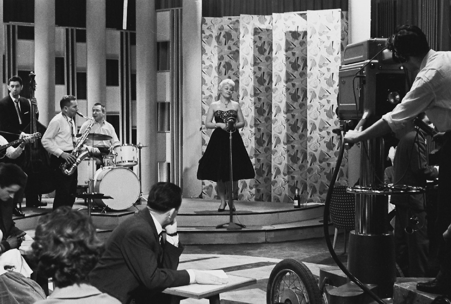 kovacserzsi3 | Meglepetés 1963. az MTV stúdiójában Kovács Erzsi énekesnő