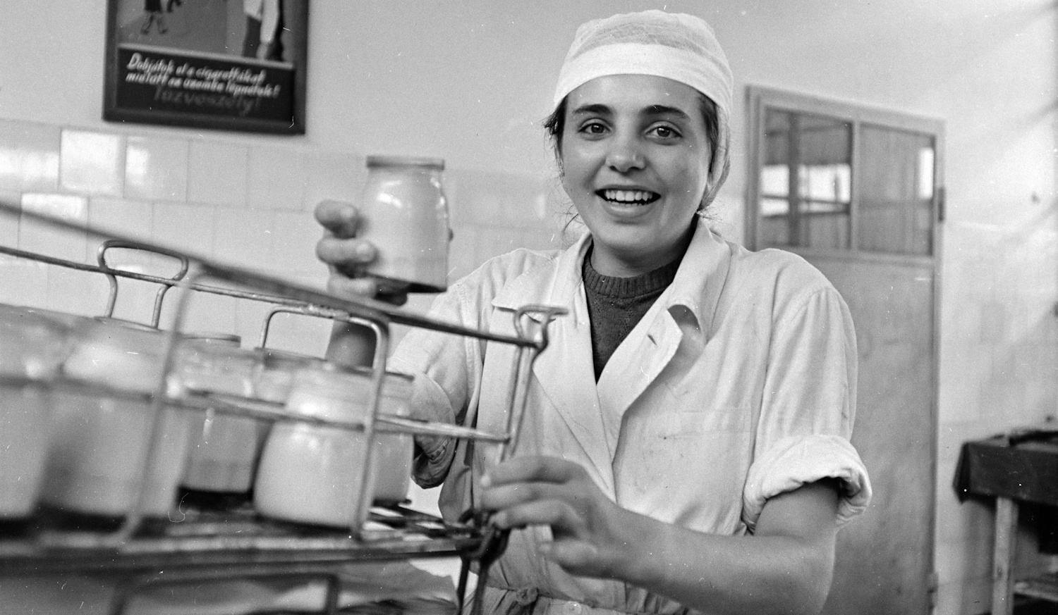 Nő dolgozik a 70-es években