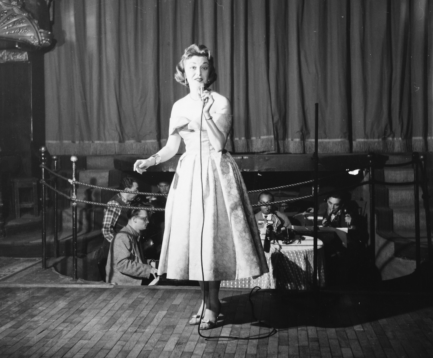 sarosikati2 | Meglepetés 1959-ben a Nagymező utca 17.-ben a Budapest Táncpalota (ma Moulin Rouge) színpadán