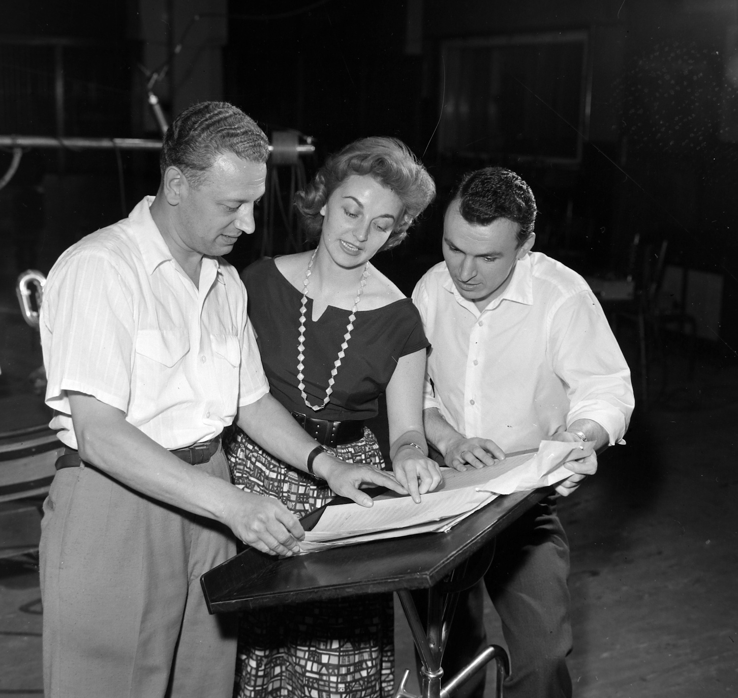 sarosikati3 | Meglepetés 1960. a Magyar Rádió stúdiója, Zsoldos Imre karmester és trombitaművész, Sárosi Katalin és Németh Lehel