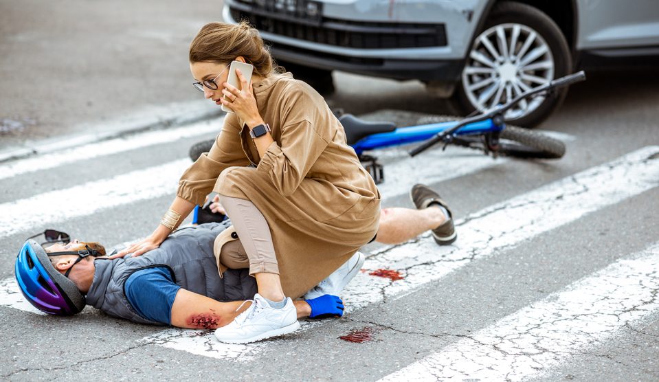 Csak vész esetén hívjuk a 112-t! | Meglepetés Közúti baleset sérült kerékpárossal és autóvezetővel