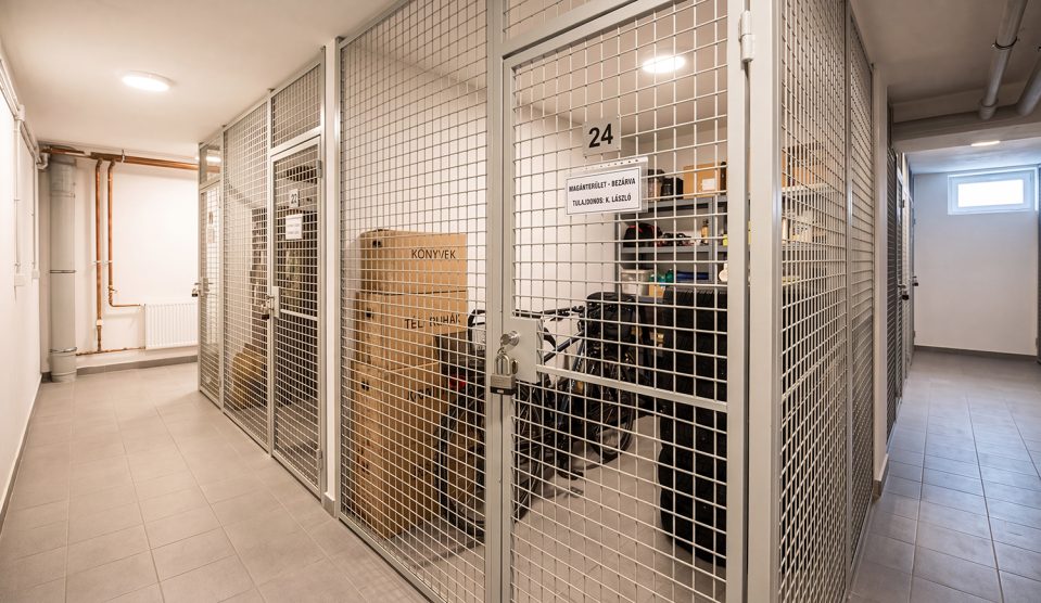 Kiüríttethetik a pincénket? | Meglepetés Pincében levő rácsos tárolók